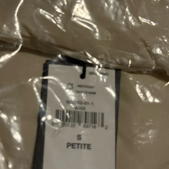 Banana Republic Petite Puffer Jacket in Cream NEW - Picture 6 of 6